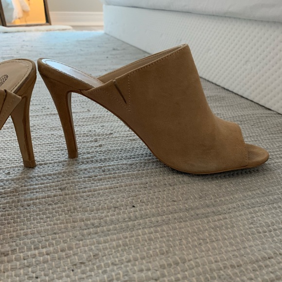 Victoria Secrets Mules - size 8.5 - Picture 2 of 3